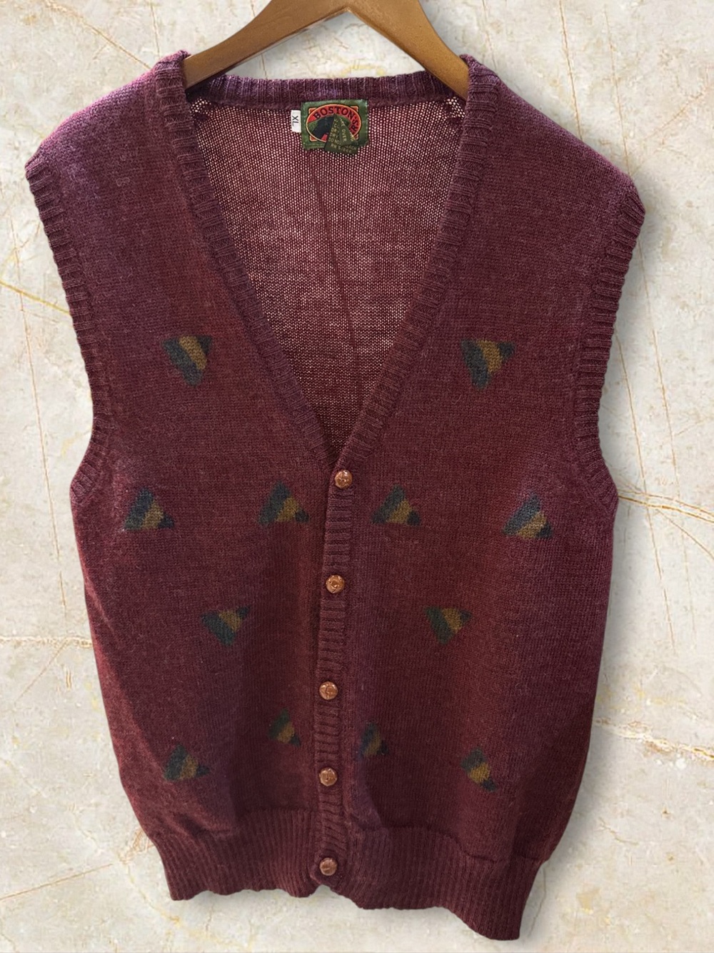 Boston Traders Vintage Sweater Vest, maroon 100% Wool Allover Triangles Size XL